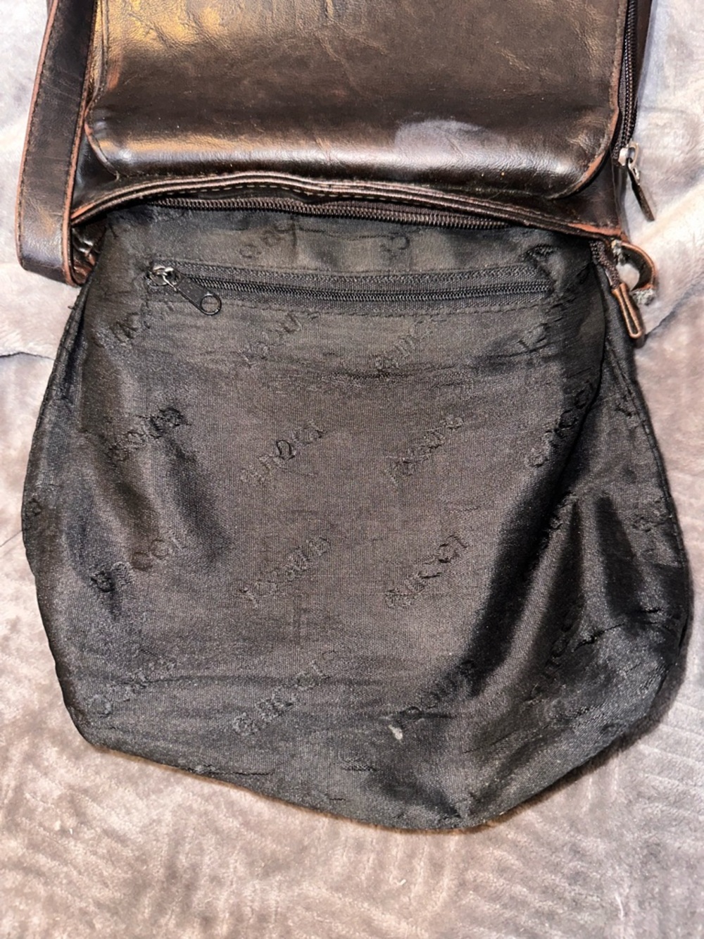 Vintage Gucci Dark Brown Leather Messenger Bag with Silver Accent - Picture 7 of 8